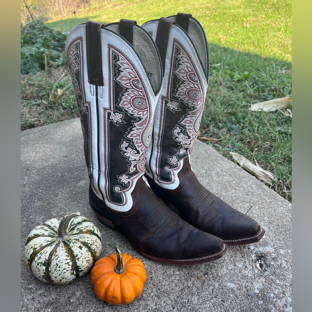 Ariat Alameda Cowboy Boots. Size 8.5